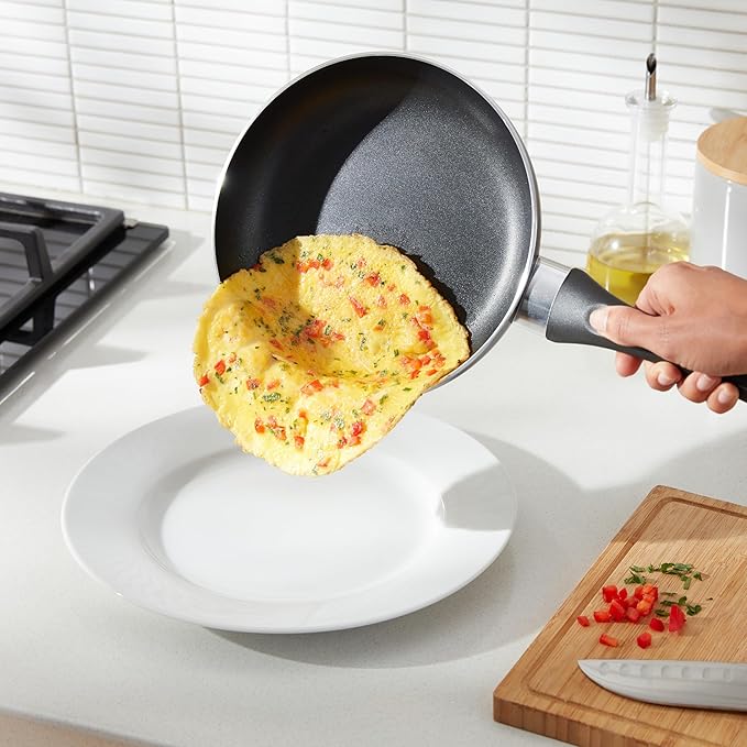Amazon Basics Ceramic Non-Stick 3-Piece Frying Pan Set, 8 Inch, 10 Inch & 12 - Image 5